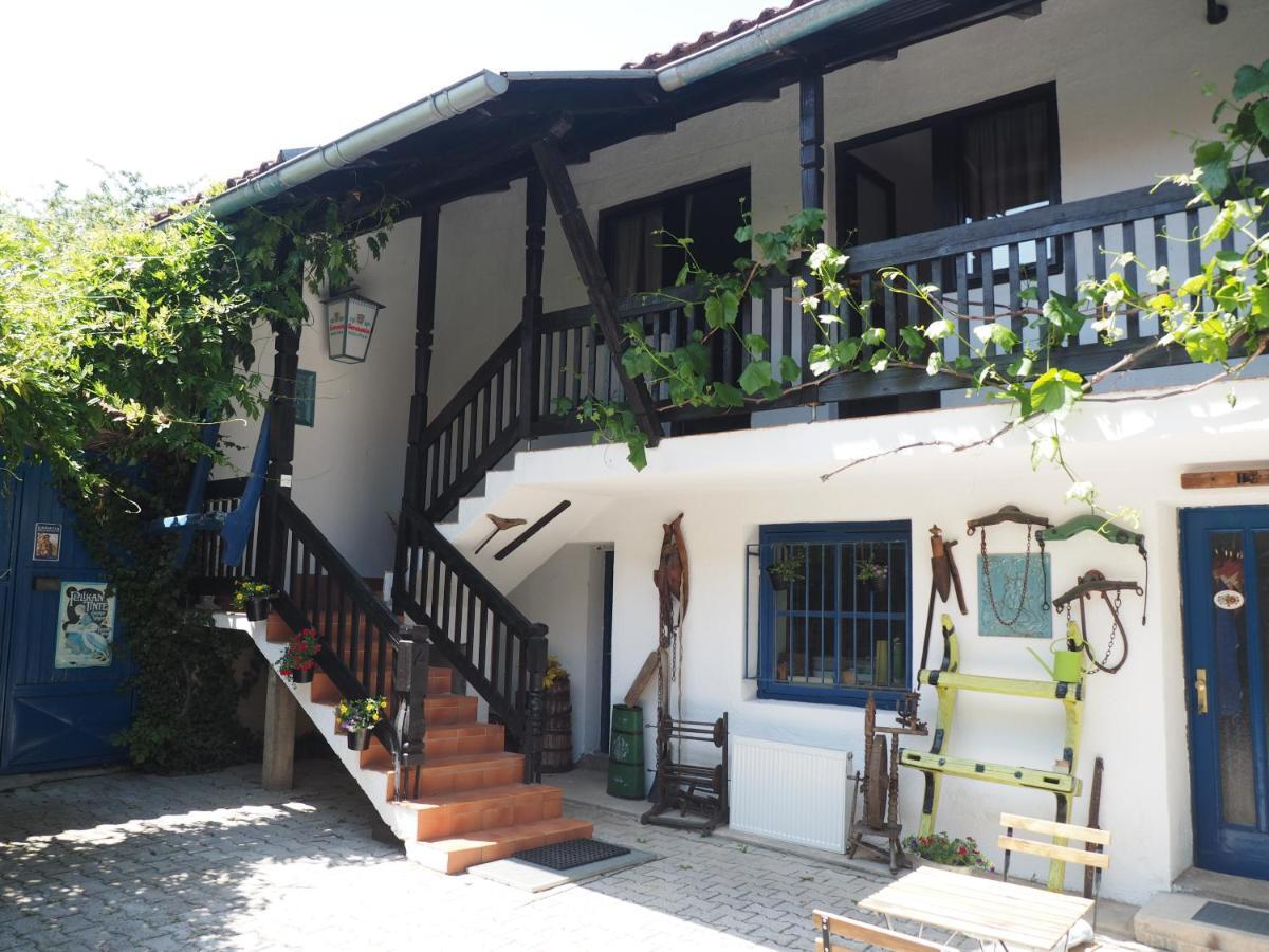 Guest House Sara Latin Exterior foto